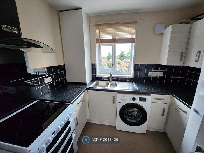 3 Bedroom Flat To Rent In Earlham West Centre, Norwich, NR5