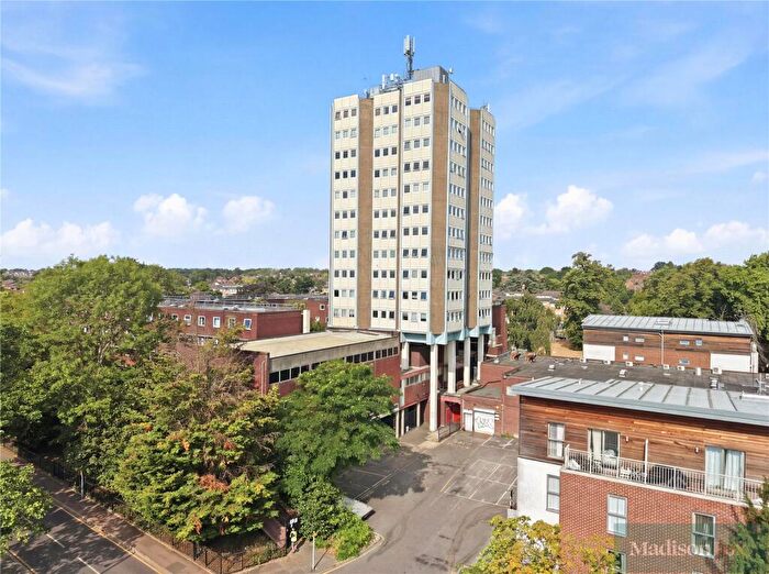 1 Bedroom Apartment For Sale In Tamar Square, Woodford Green, IG8