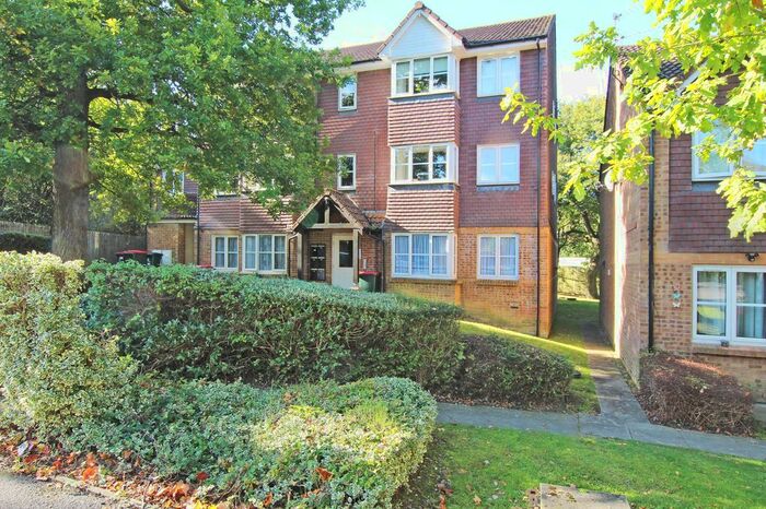 2 Bedroom Flat To Rent In Bolton Road, Maidenbower, RH10