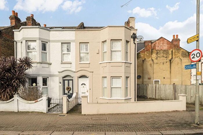 3 Bedroom End Of Terrace House For Sale In Wimbledon Road, Tooting, SW17