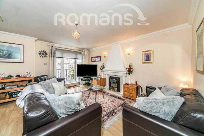 3 Bedroom Apartment To Rent In Regents Riverside, Reading, RG1