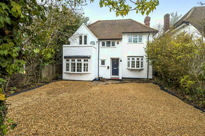 4 Bedroom Detached House To Rent In Esher Road, Hersham, Surrey, KT12