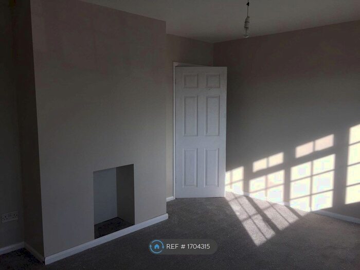 2 Bedroom Maisonette To Rent In Mera Drive, Bexleyheath, DA7