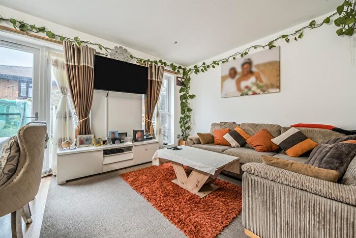 2 Bedroom Flat For Sale In Canning Square, Enfield, EN1