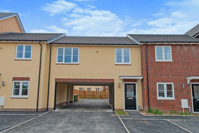 2 Bedroom Detached House To Rent In Waterside Crescent, Castleford, West Yorkshire, WF10