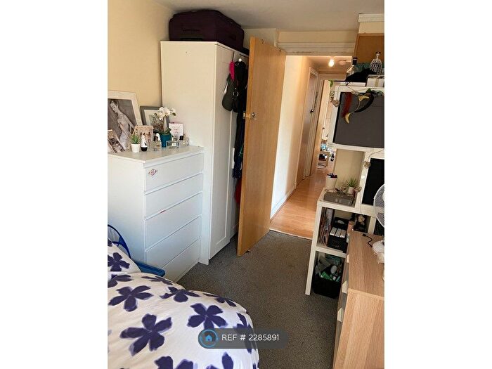 2 Bedroom Flat To Rent In Albany Road, Cardiff, CF24