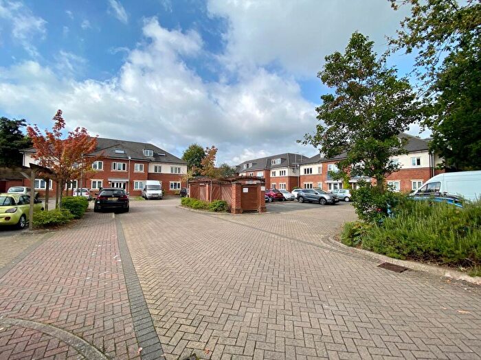 2 Bedroom Flat To Rent In Marshland Square, Emmer Green, RG4