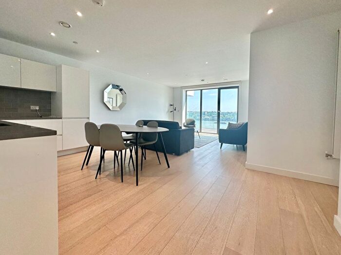 2 Bedroom Flat To Rent In Cable Street, London, E16