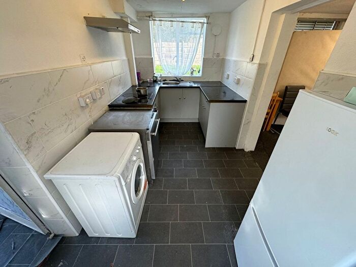 3 Bedroom Maisonette To Rent In High Street, Cranford, Hounslow, TW5