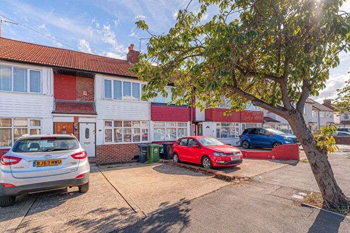 2 Bedroom Terraced House For Sale In Queens Drive, Waltham Cross, EN8