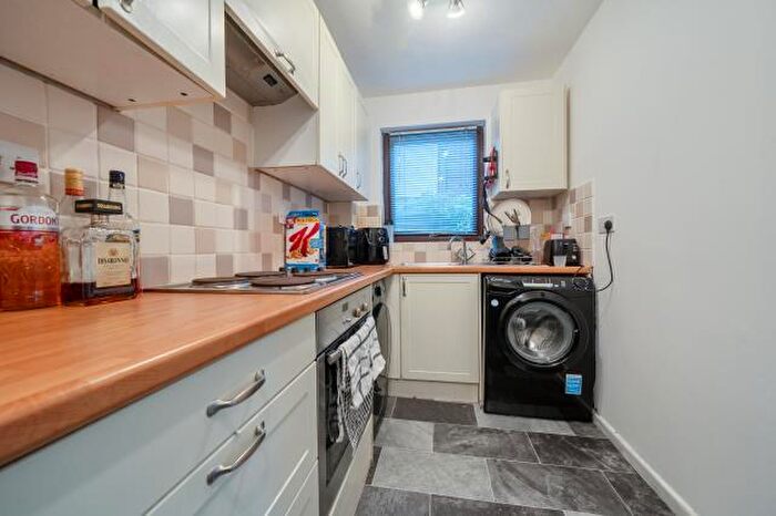 1 Bedroom Terraced House To Rent In Robertson Close, Newbury, RG14