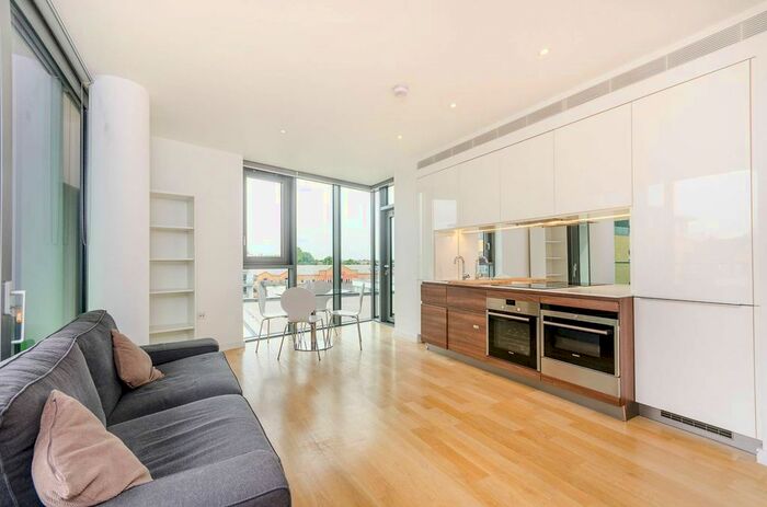 2 Bedroom Flat To Rent In Eastfields Avenue, London, Wandsworth, London, SW18