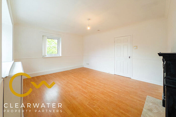 2 Bedroom Flat To Rent In Canterbury Gardens, Salford, M5