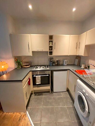 1 Bedroom Flat To Rent In Albion Road, Edinburgh, Midlothian, EH7