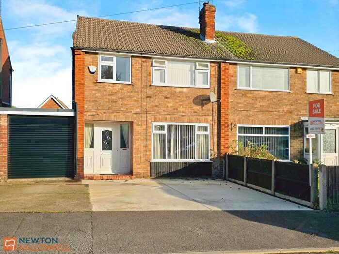 3 Bedroom Semi Detached House For Sale In Beresford Road, Mansfield Woodhouse, NG19