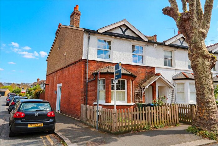 1 Bedroom Maisonette For Sale In Beaconsfield Rd, Surbiton, KT5