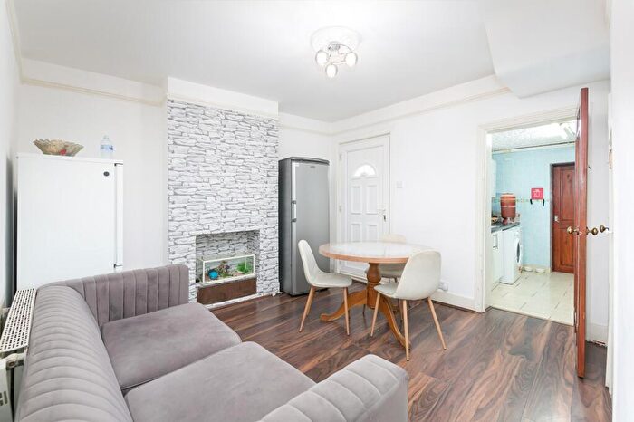 3 Bedroom Terraced House For Sale In Bensham Lane, Thornton Heath, Croydon, CR0