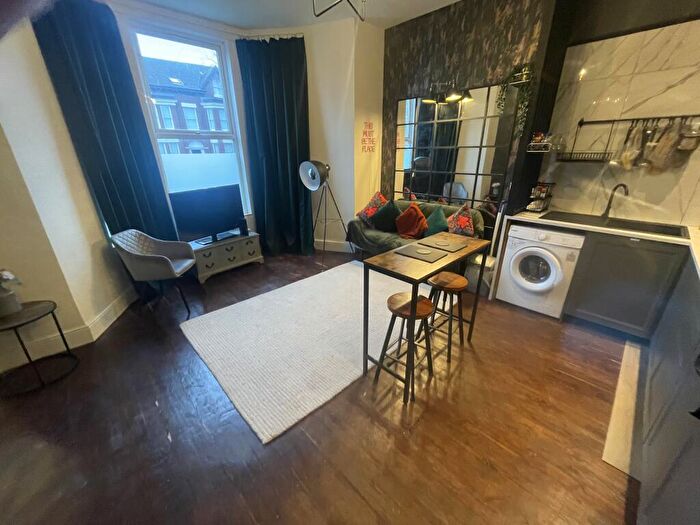 2 Bedroom Flat To Rent In Bentley Road, L8