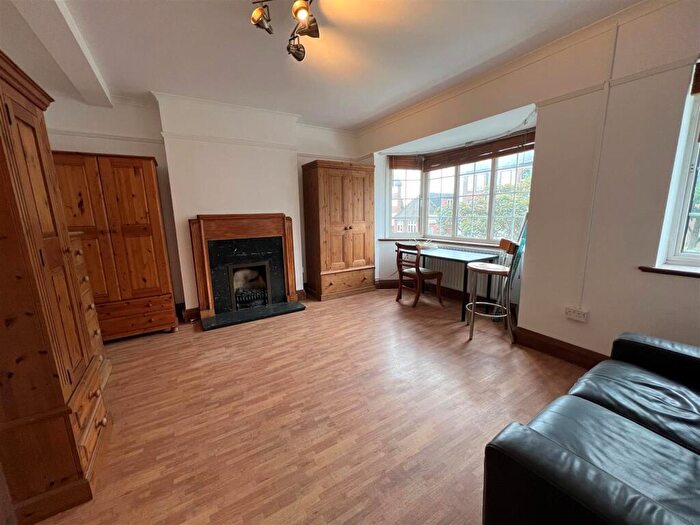 2 Bedroom Apartment To Rent In Park Mansions, Vivian Avenue, Hendon, London, NW4