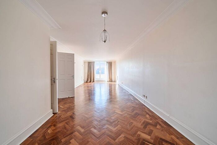3 Bedroom Flat For Sale In Sovereign Court, Kensington, London, W8