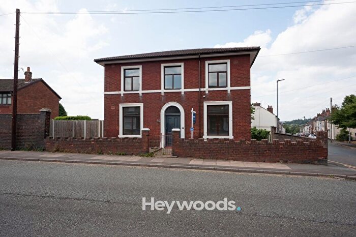 4 Bedroom Detached House To Rent In Whieldon Road, Stoke-On-Trent, ST4