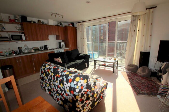 2 Bedroom Flat To Rent In Addiscombe Grove, Croydon, CR0