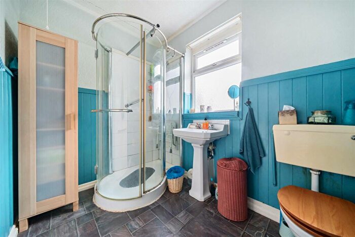 2 Bedroom Bungalow For Sale In Seddon Road, Morden, SM4