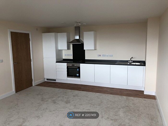 2 Bedroom Flat To Rent In Castle Court, Dudley, DY2