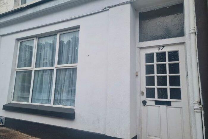 2 Bedroom Flat To Rent In Victoria Road, Torquay, TQ1