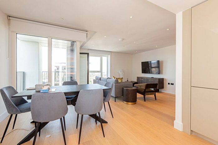 3 Bedroom Flat To Rent In White City Living, Parkside Apartments, Cascade Way, White City, W12