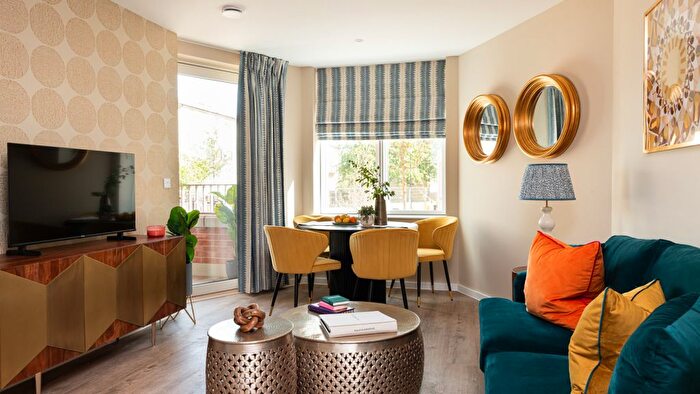 2 Bedroom Flat For Sale In Whitecote Road, Southall, UB1
