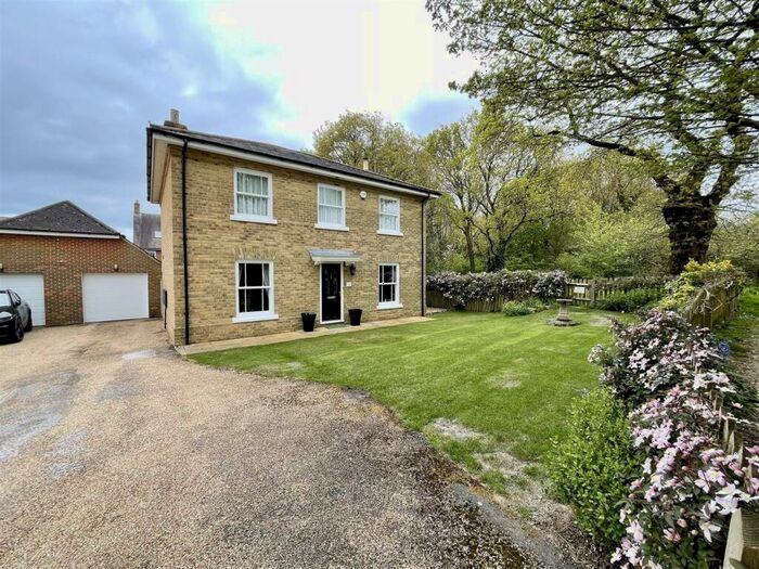 4 Bedroom Detached House For Sale In Stour Walk, Bournemouth, BH8