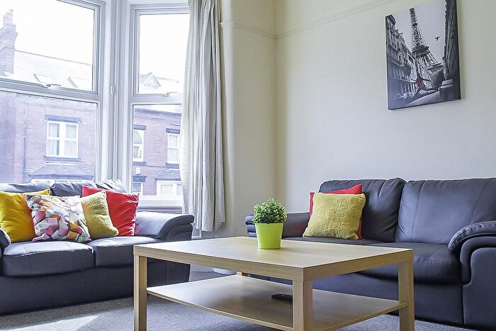 7 Bedroom Terraced House To Rent In Headingley Avenue, Headingley, Leeds, LS6