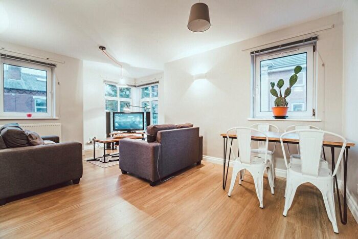 5 Bedroom Flat To Rent In Opal Court, Moseley Road, Manchester, Greater Manchester, M14