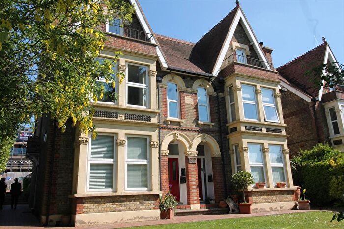 1 Bedroom Flat To Rent In London Road, High Wycombe, HP11