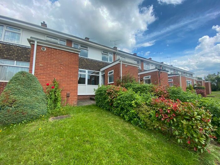 3 Bedroom Property To Rent In Fairview Drive, Romsey, SO51