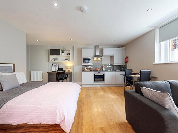 Apartment To Rent In Apt, Springfield Mount #, LS2