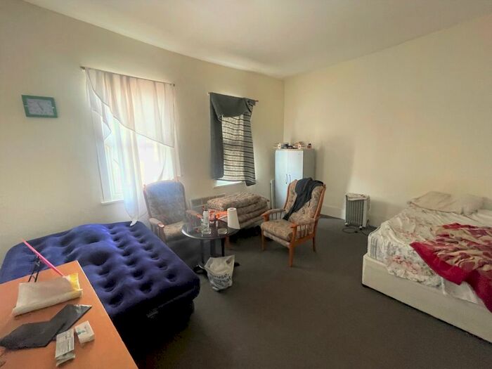 1 Bedroom Flat To Rent In High Street, Plaistow, E13