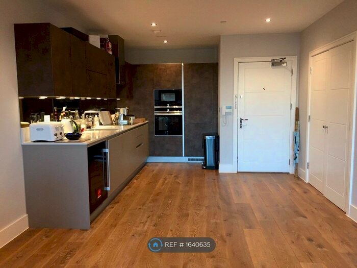 2 Bedroom Flat To Rent In Roach Road, London, E3