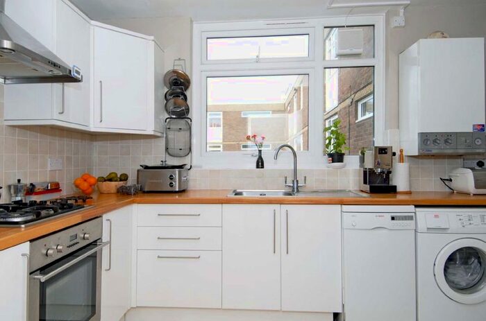 2 Bedroom Flat To Rent In Childebert Road, London, SW17