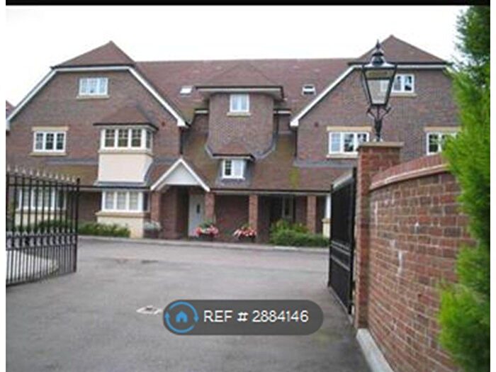2 Bedroom Flat To Rent In Kingswood Grange, Lower Kingswoods, KT20