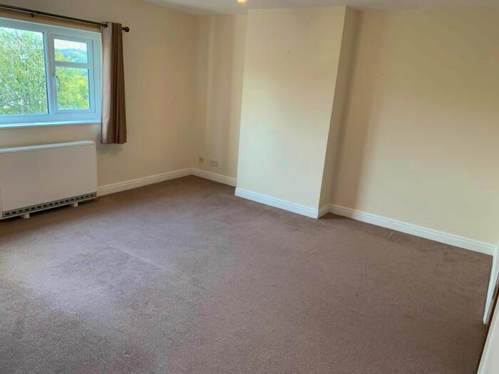 2 Bedroom Flat To Rent In Bradford Road, Bingley, BD16
