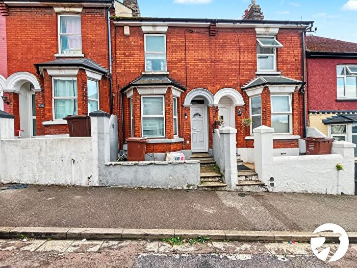 3 Bedroom Terraced House To Rent In Curzon Road, Chatham, Kent, ME4