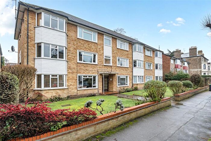 2 Bedroom Flat For Sale In Catherine Road, Surbiton, KT6