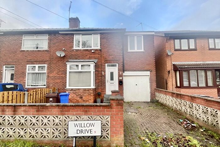 3 Bedroom End Of Terrace House For Sale In Willow Drive, Sheffield, S9