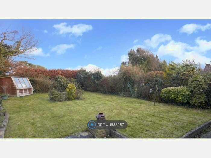 3 Bedroom Detached House To Rent In Coulsdon Road, Coulsdon, CR5