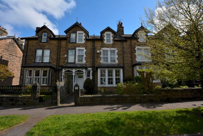 2 Bedroom Apartment To Rent In West End Avenue, Harrogate, North Yorkshire, HG2