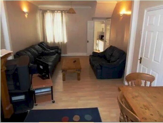 3 Bedroom Terraced House To Rent In St. Stephens Road, Enfield, EN3