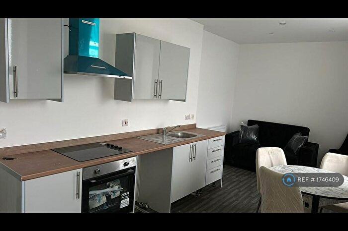 3 Bedroom Flat To Rent In Carlton Terrace, Swansea, SA1