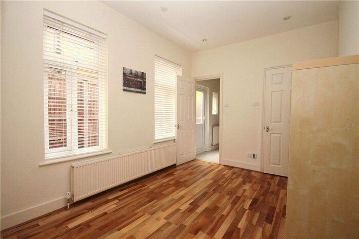 2 Bedroom Flat To Rent In Goodwin Road, London W12